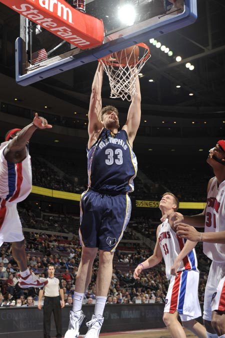 更是对篮球 更是对篮球